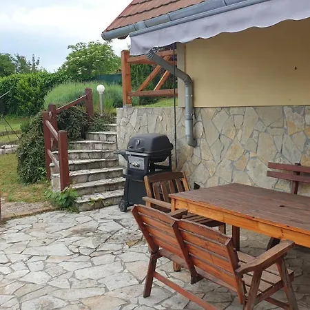 Szabo Pince Vendeghaz *