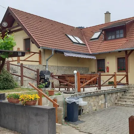 Szabo Pince Vendeghaz Penzion