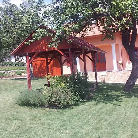 Szabo Pince Vendeghaz Gasthuis Balatonederics