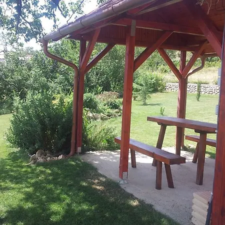 Szabo Pince Vendeghaz Balatonederics