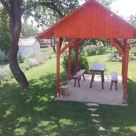 Szabo Pince Vendeghaz Gasthuis *